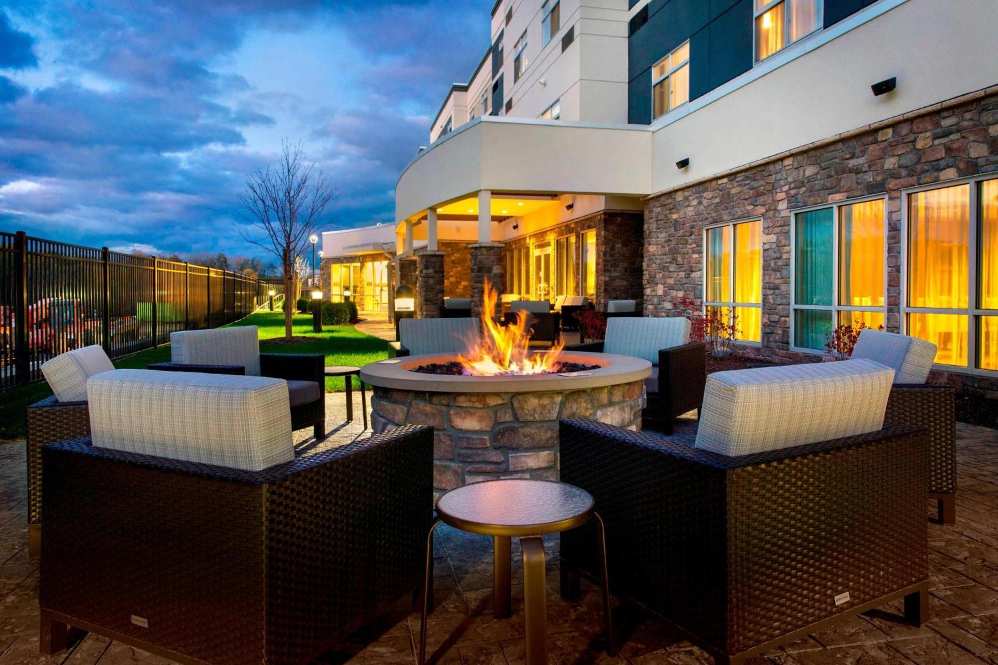 מלון Courtyard By Marriott Schenectady At Mohawk Harbor מראה חיצוני תמונה