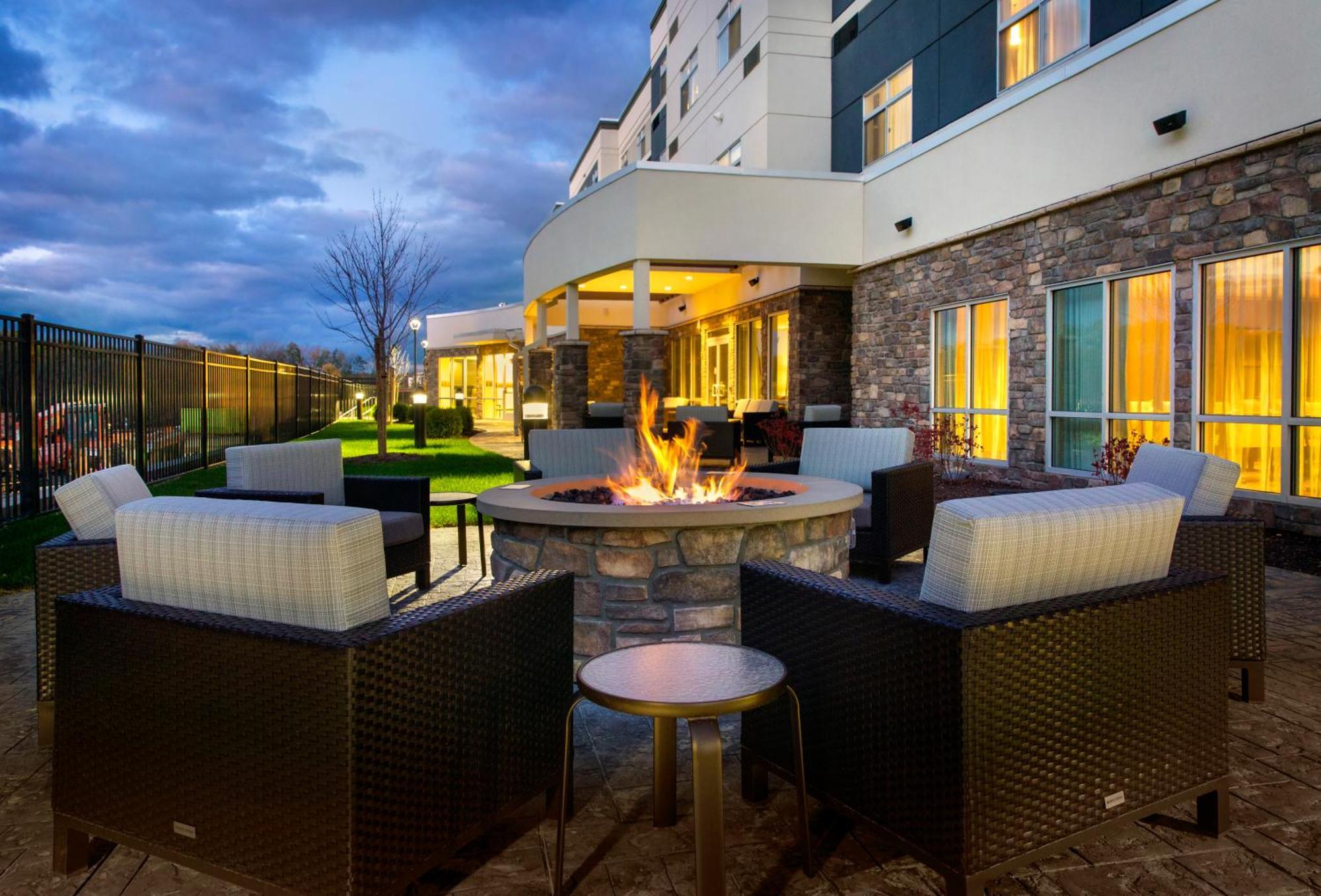 מלון Courtyard By Marriott Schenectady At Mohawk Harbor מראה חיצוני תמונה